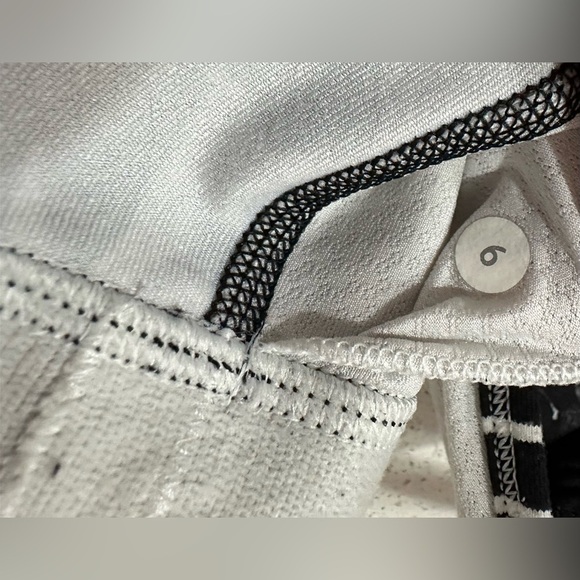 Lululemon: Women’s Tank Top- Size 6 - Picture 7 of 10